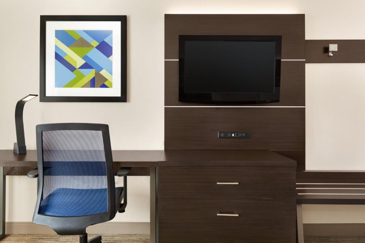 Hotel Express Hotel&suites Nw-medical Area, An Ihg 3*