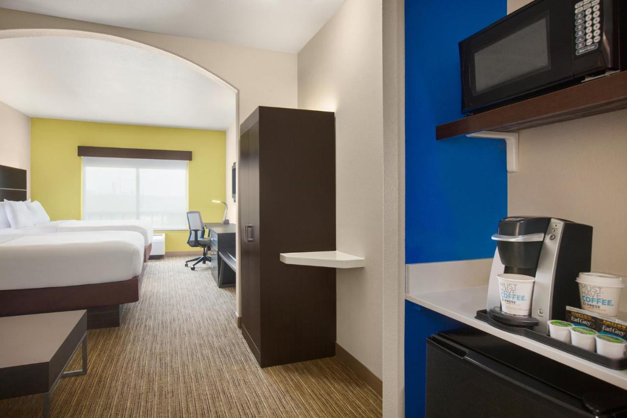 Express Hotel&suites Nw-medical Area, An Ihg