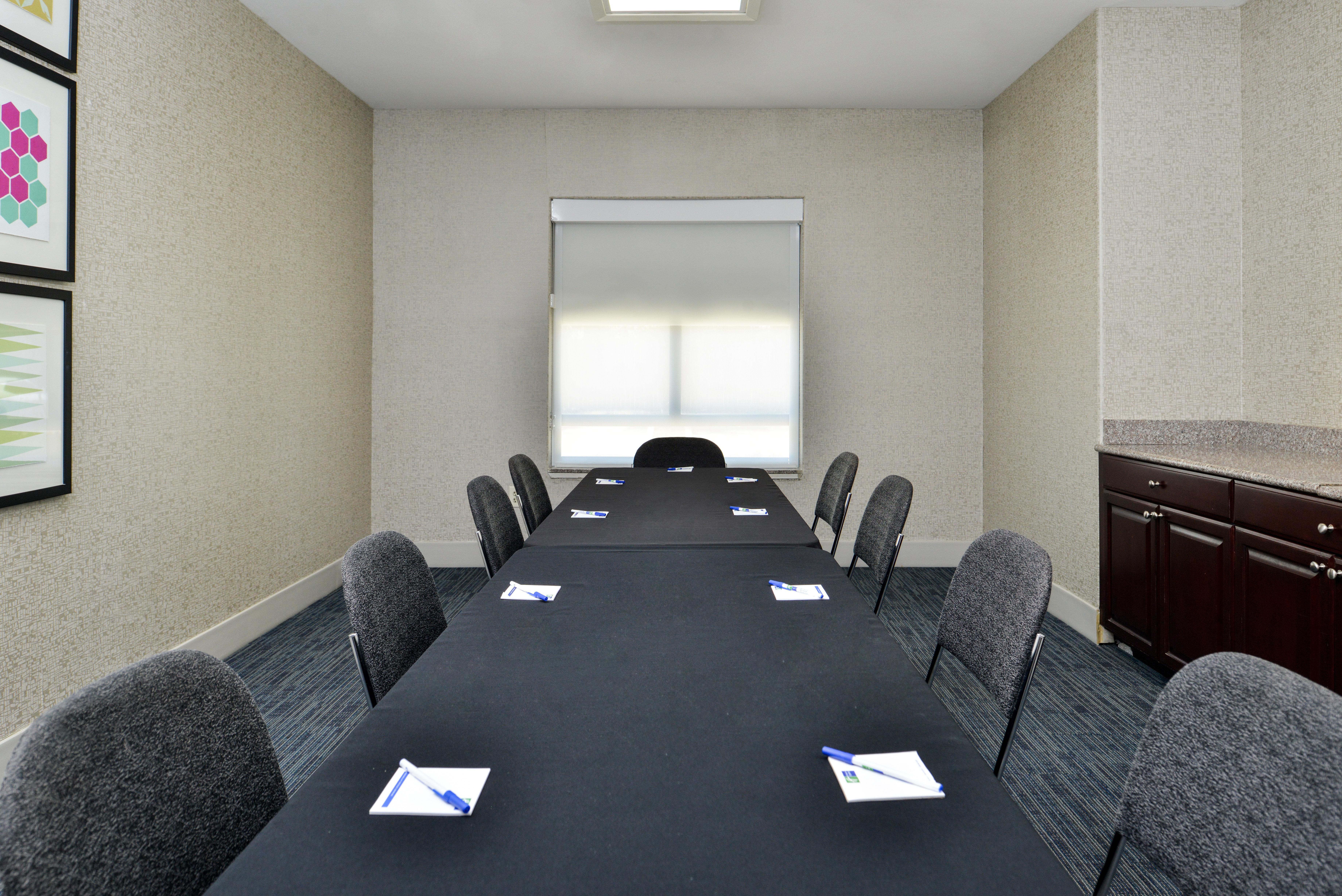 Hotel Express Hotel&suites Nw-medical Area, An Ihg 3*