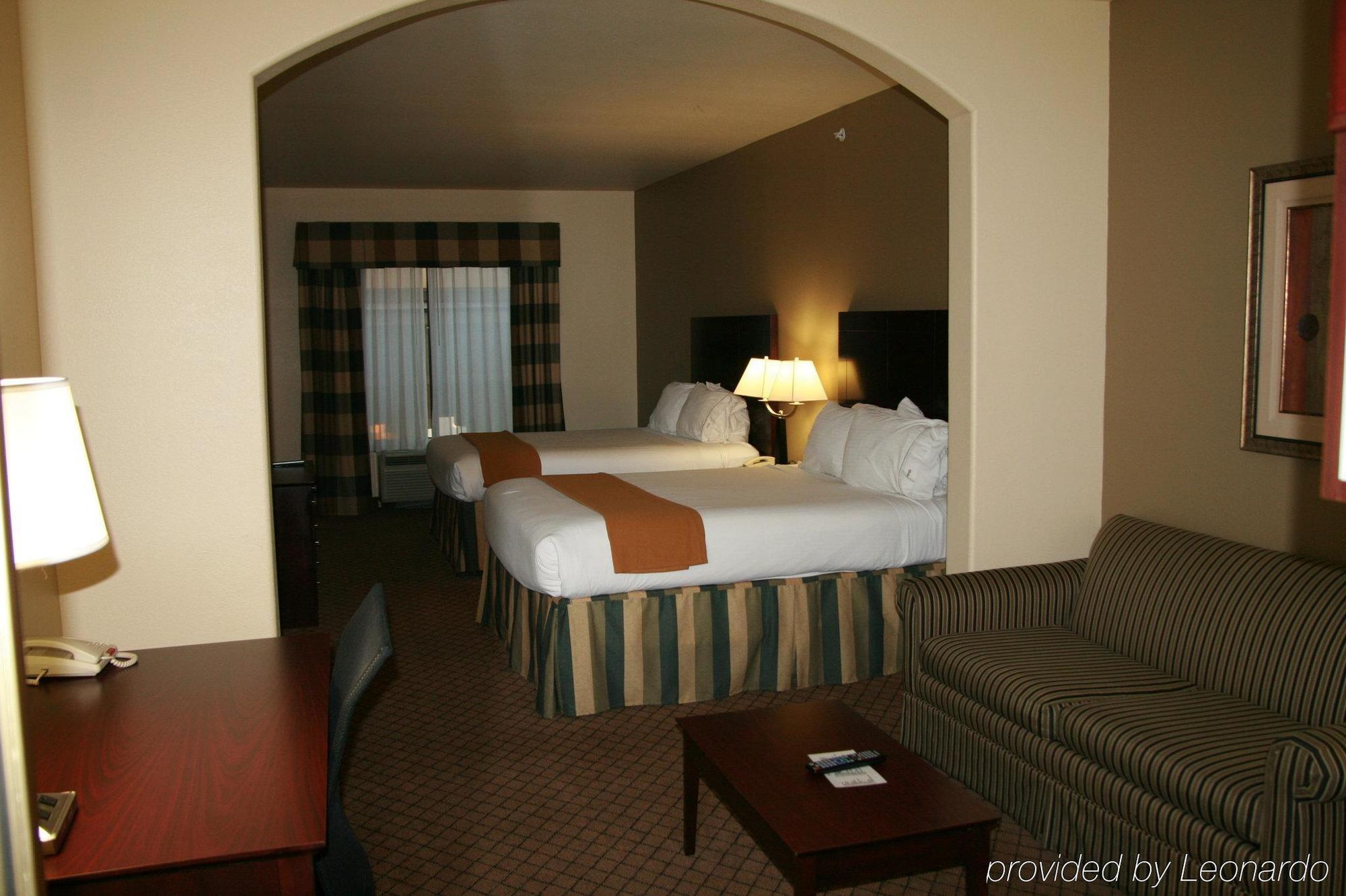 Express Hotel&suites Nw-medical Area, An Ihg Hotel 3*
