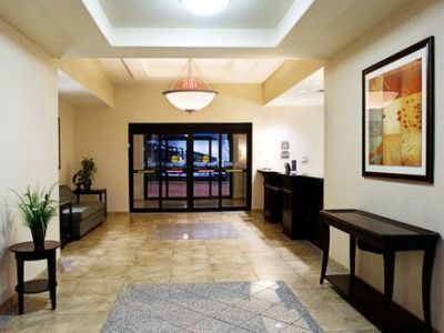 Express Hotel&suites Nw-medical Area, An Ihg Hotel 3*