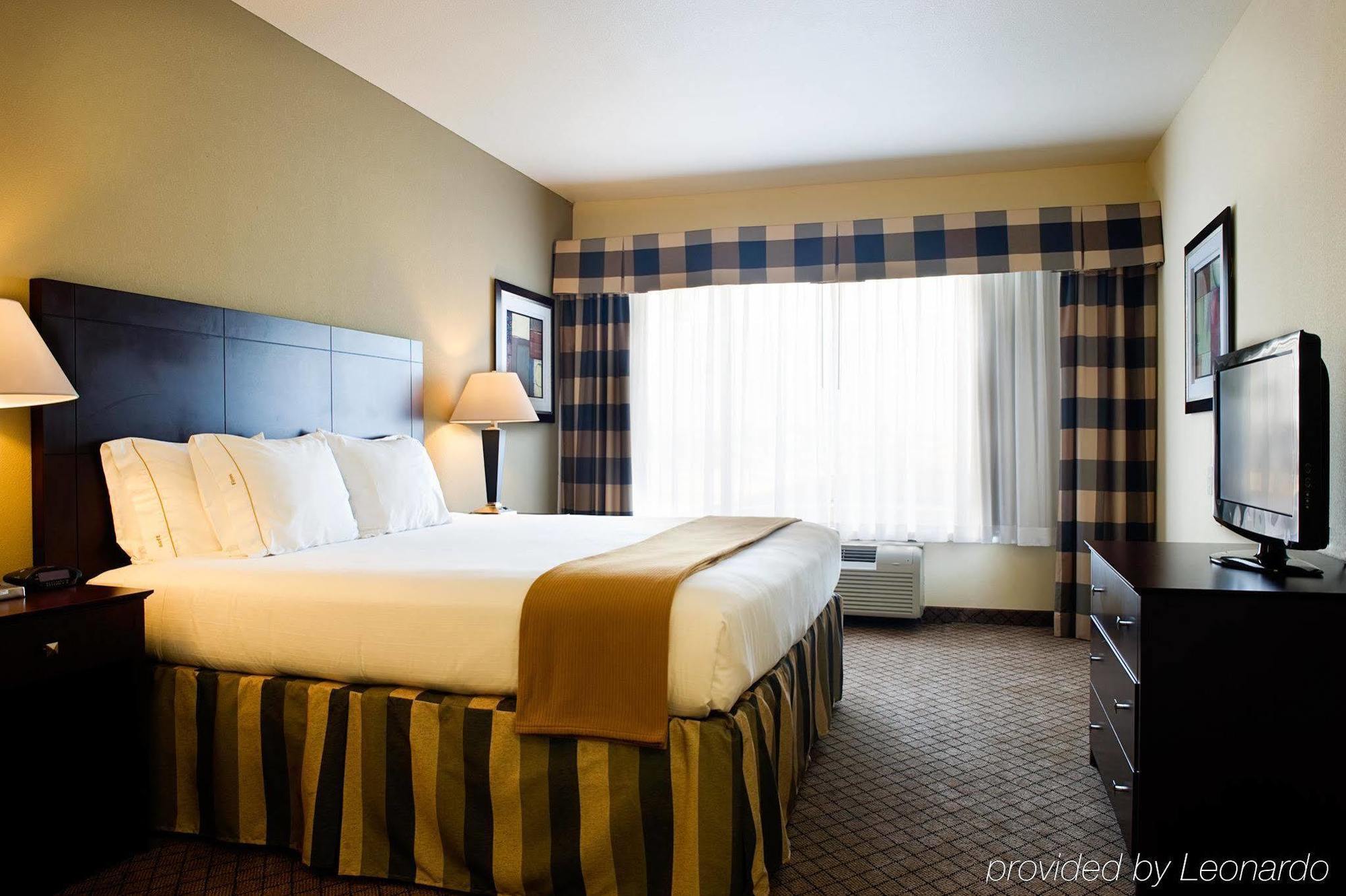 Hotel Express Hotel&suites Nw-medical Area, An Ihg 3*