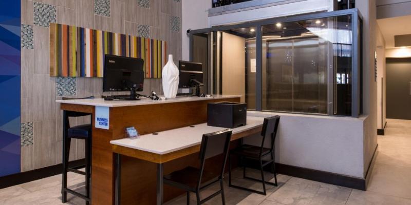 Express Hotel&suites Nw-medical Area, An Ihg Hotel