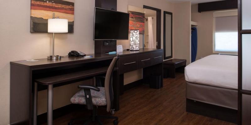 Hotel Express Hotel&suites Nw-medical Area, An Ihg 3*